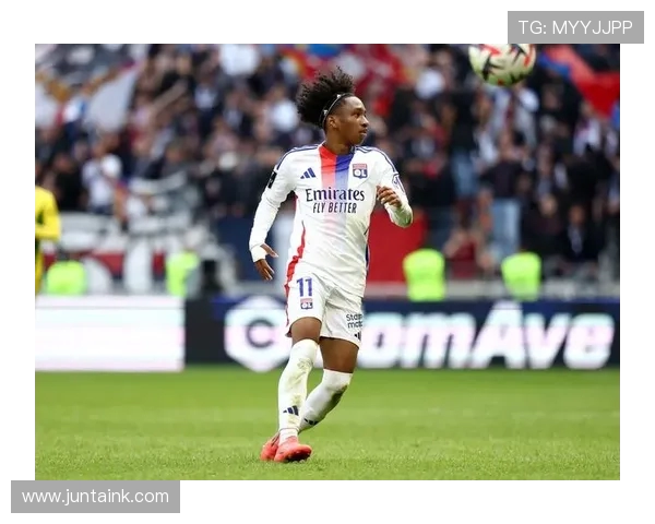 英超三巨头竞逐里昂天才边锋福法纳,转会费或破 5000 万欧(2) 英超三巨头竞逐里昂天才边锋福法纳,转会费或破 5000 万欧(2)